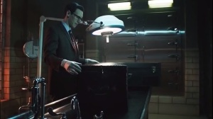 The Anvil or the Hammer- Nygma brings in a suitcase of body parts